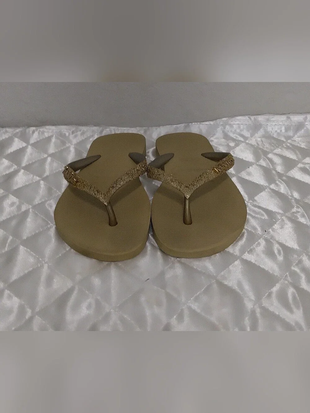Havaianas Kids Glitter Flip Flops in Beige